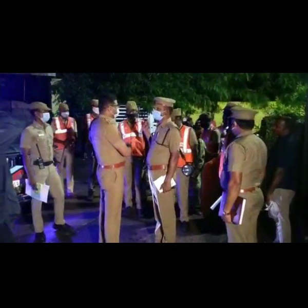 போலீஸார் 