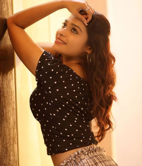 கவர்ச்சியில் தனி ரகம்