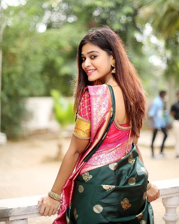சேலையில ஒரு சோலை