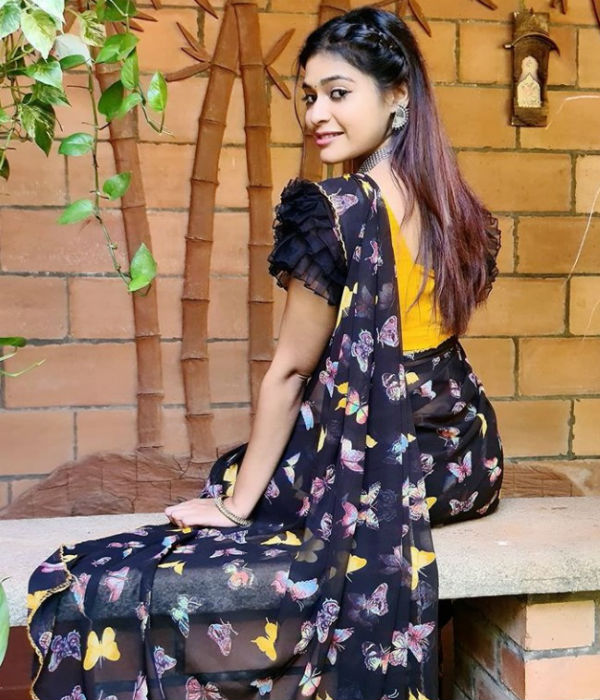  இடுப்பும் சேலையும்