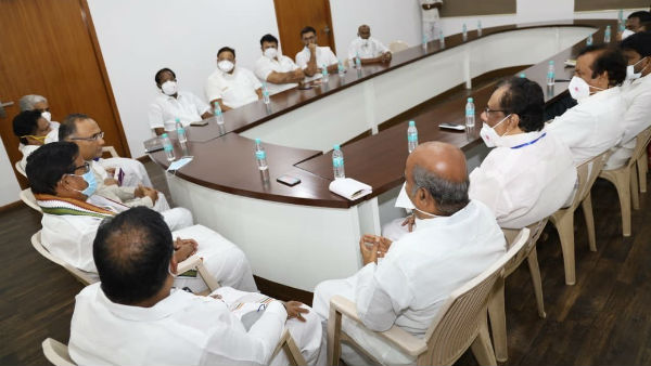 பிரமுகருக்கு 5 ரூம்கள் 