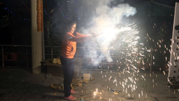 பட்டாசு வெடிக்க கட்டுப்பாடு 