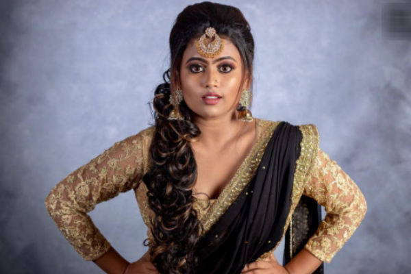 நேர்த்தியான மேக்கப் 