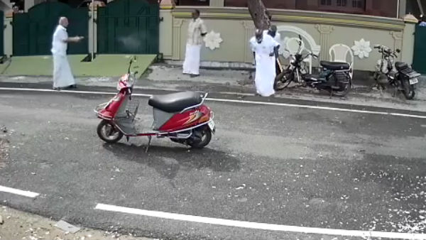 இருவர் படுகாயம் இருவர் படுகாயம்