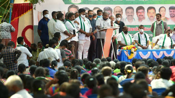  இங்கும் மும்முனை போட்டி