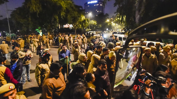 Police gives clean shit for themselves in JNU violence 