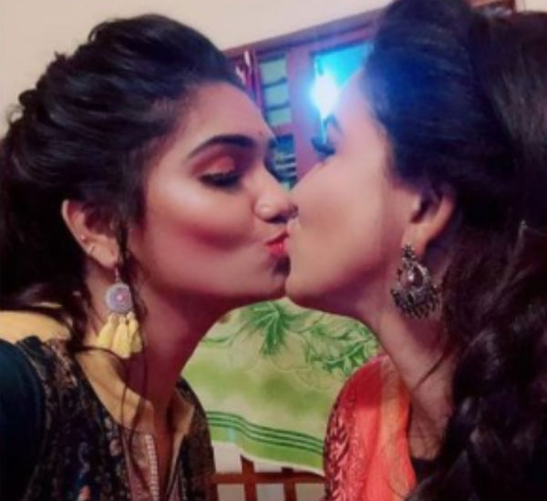 பாவனிக்கு கொடுத்த முத்தம் 