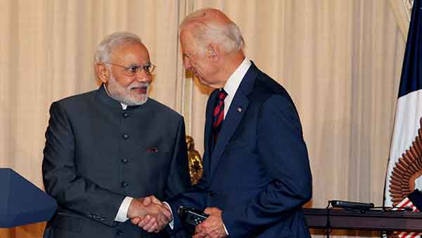 கொண்டாடும் அரசியல் கட்சிகள் 