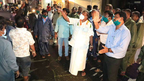 Nivar ready to attack ... CMs Palanisamy and Narayanasamy who set out to prevent it 