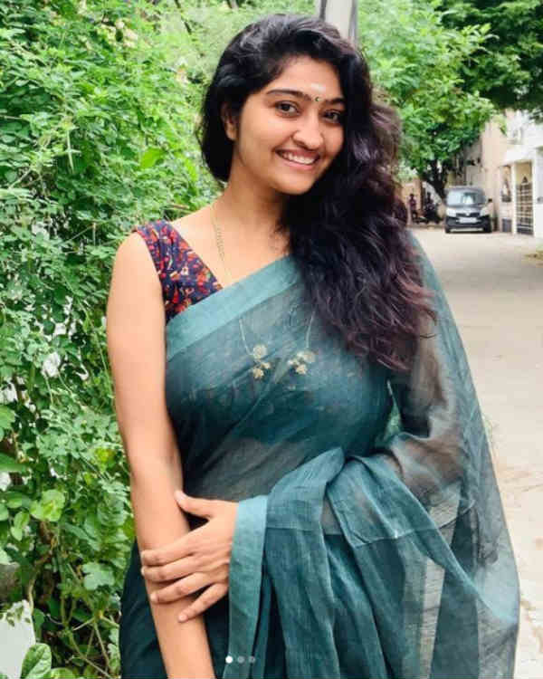 சேலையில் ரம்யம் 