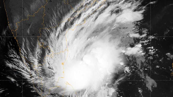  புதுவை அருகே கடக்கும்