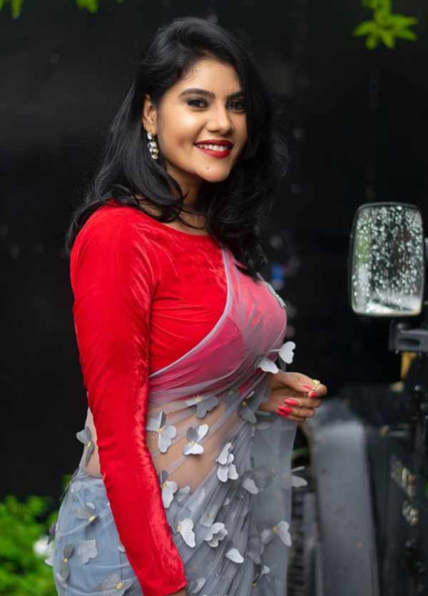 மேக்கப்னா உசுரு