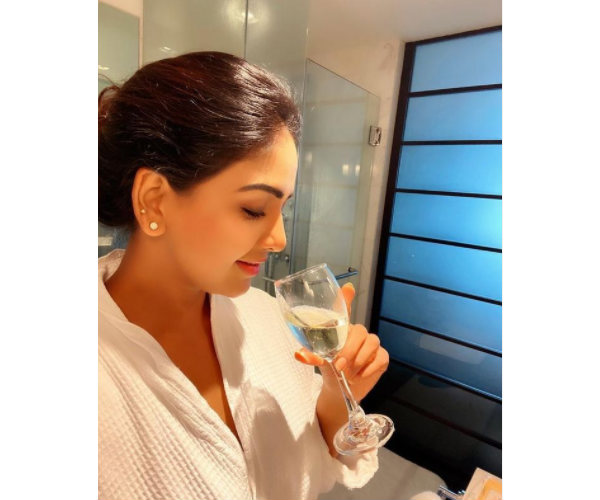 கவர்ச்சி களேபரம் 