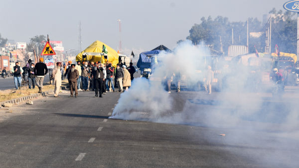 போலீசார் அடாவடி போலீசார் அடாவடி