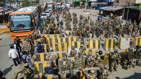 போலீசார் குவிப்பு போலீசார் குவிப்பு