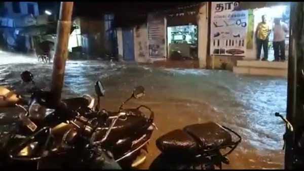heavy rains lashed the roads In Virudhunagar 