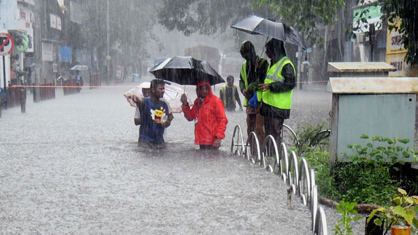 முகாம்களில் தங்க வைக்க வேண்டும் 
