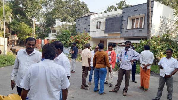 எதிர்புறம் 
