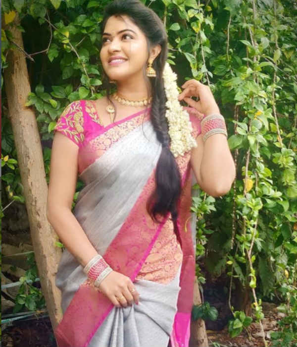 கணவருடன் ஜோடி போட்டு கணவருடன் ஜோடி போட்டு