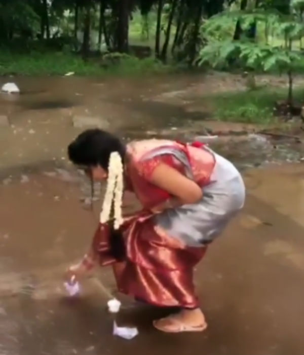 மழை நீரில் கப்பல் மழை நீரில் கப்பல்