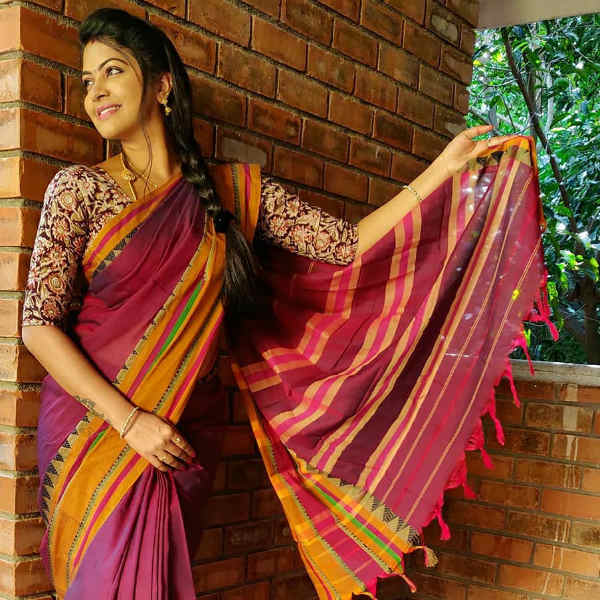 உச்சு கொட்டும் ரசிகர்கள் 