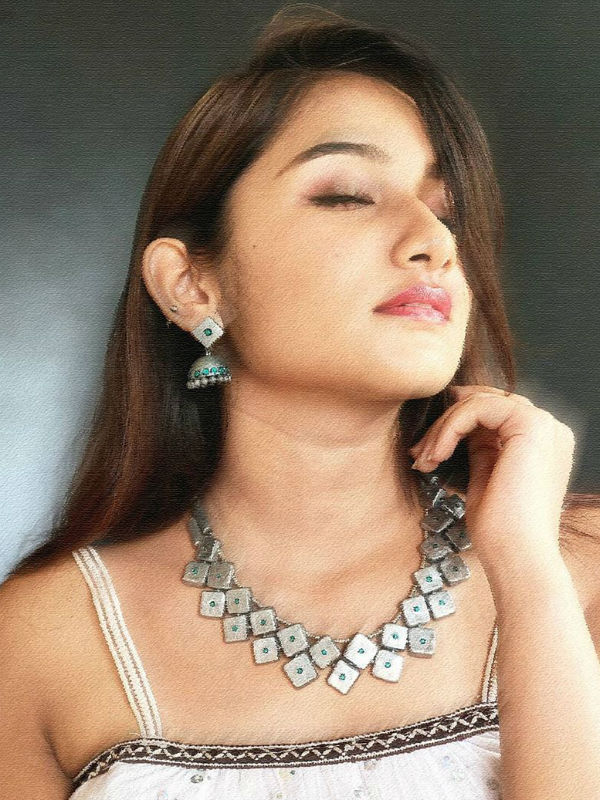  குட்டி வாலு தங்கச்சி