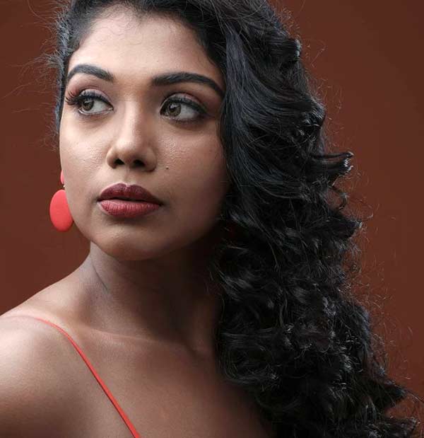 கருப்பு அழகி கருப்பு அழகி