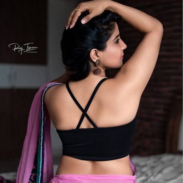  எங்க பார்க்கறீங்க