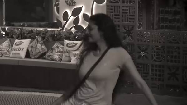 எட்டி உதைத்த சனம் 