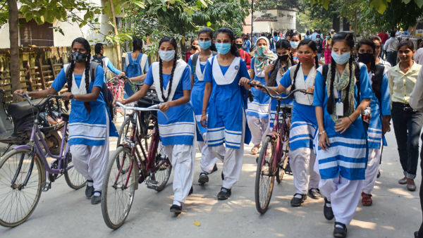 575 மாணவர்களுக்கு கொரோனா 