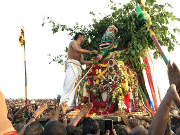 சூரனை சம்ஹாரம் செய்த முருகன் 