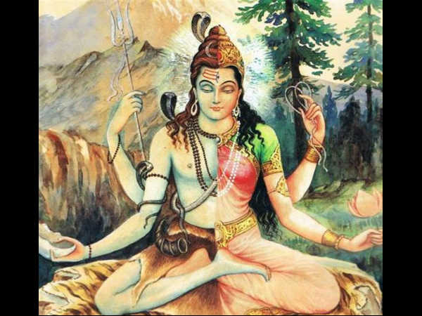 காட்சி தரும் அர்த்தநாரீஸ்வரர் 