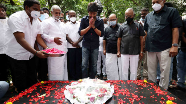 உதவிகள் உதவிகள்