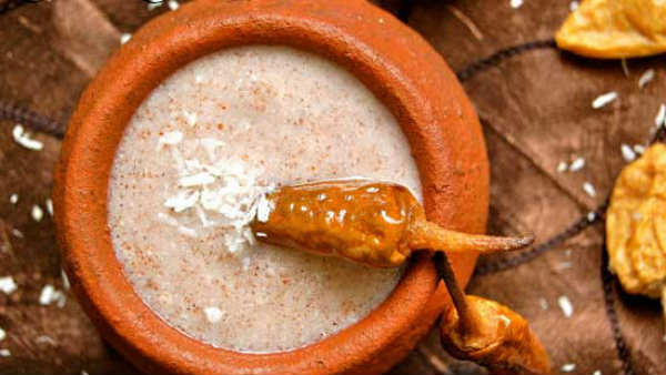 ஆடை ஆபரணம் சேரும் 