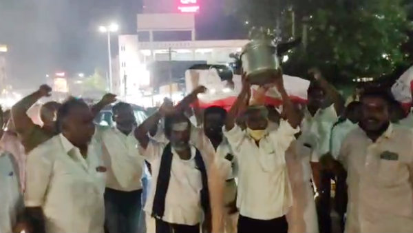 அமமுகவினர் கொண்டாட்டம் 