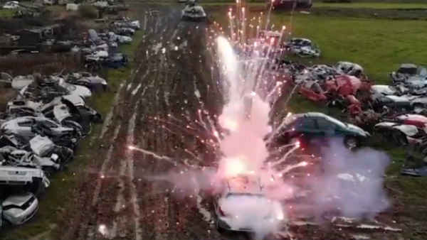 Scrap car company lets you to shoot and destroy cars Scrap car company lets you to shoot and destroy cars