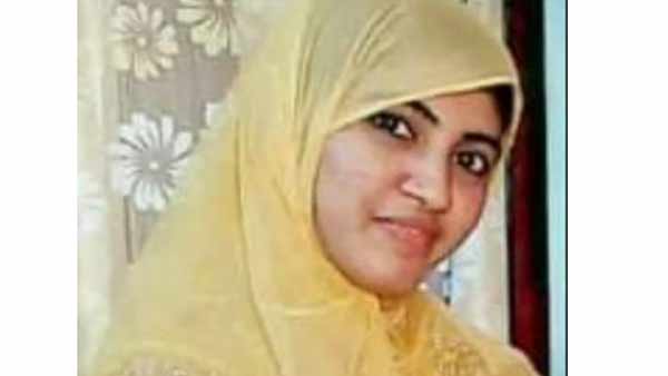 ஸ்கேன் எடுத்த கர்ப்பிணி ஸ்கேன் எடுத்த கர்ப்பிணி