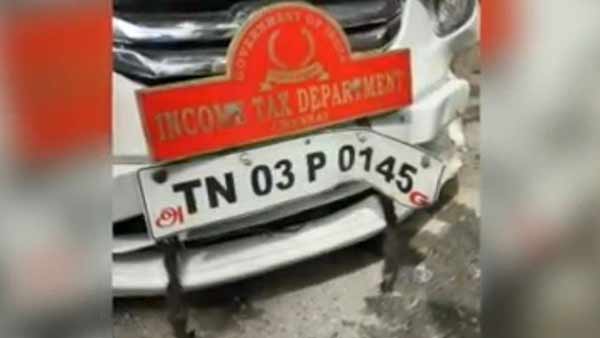 காரில் இருந்து தப்பிய பெண் காரில் இருந்து தப்பிய பெண்