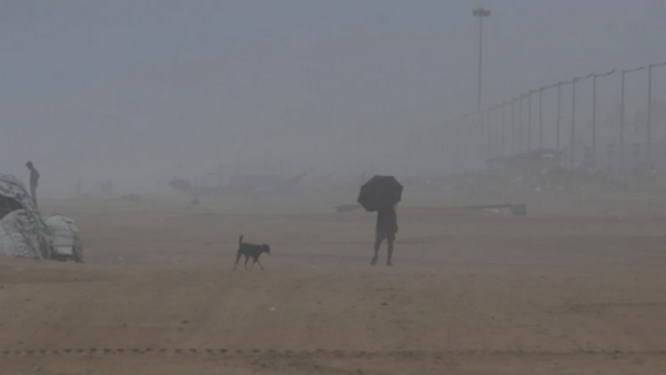 Burevi Cyclone : Heavy rain in Chennai Flooded roads Burevi Cyclone : Heavy rain in Chennai Flooded roads