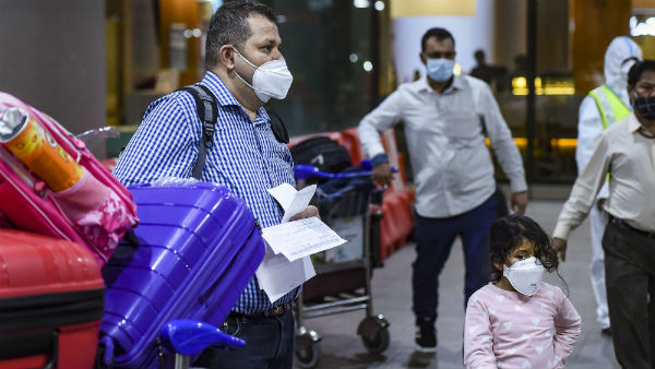 Intensive surveillance of 2800 people who came to Tamil Nadu from England - Minister Vijayabaskar 