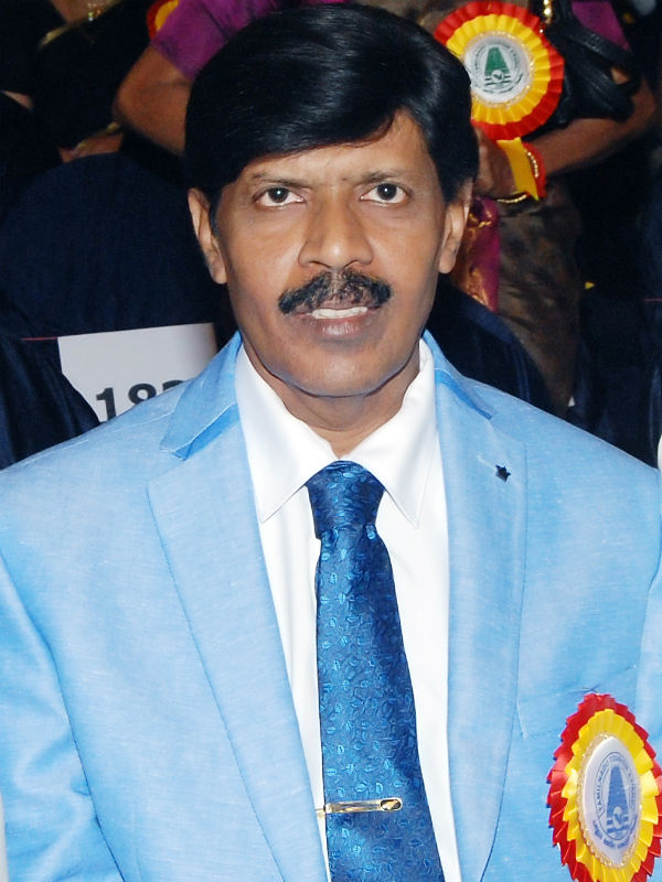  Dr Muthu Chellakumar says that Covid 19 vaccine cannot be avoided