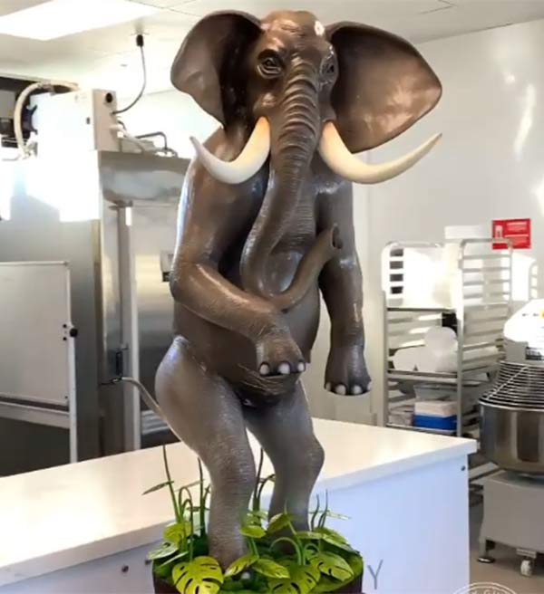 தத்ரூபமான சிலை