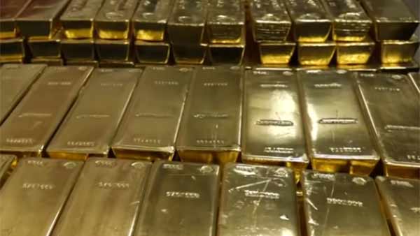 நகைகளை தங்கக் கட்டிகளாக மாற்றும் பணி 