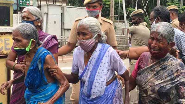 Four grandmothers attempt to set fire before Coimbatore Collectorate