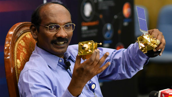 சாதனைகள் நிகழ்த்தினார் 