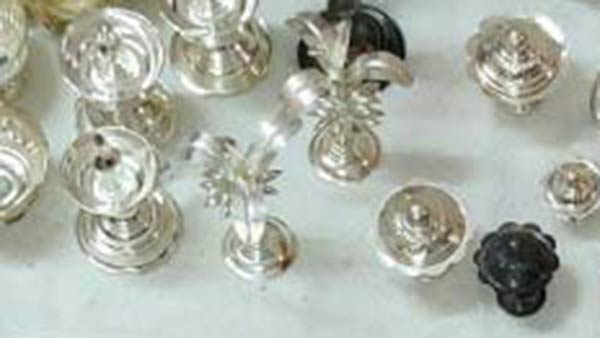 வெள்ளிக்குத்துவிளக்கு பாத்திரங்கள் 