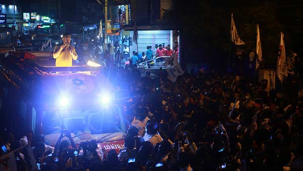 திறந்தவேனில் பிரச்சாரம் 