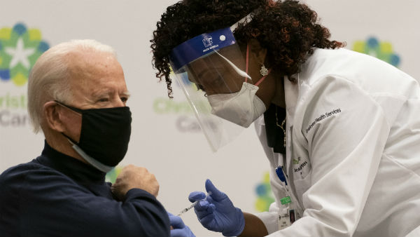 தடுப்பு மருந்தை எடுத்துக்கொண்ட ஜோ பைடன் 