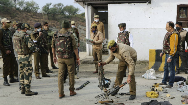 பாதுகாப்புப் படையினரை நோக்கி துப்பாக்கிச் சூடு 