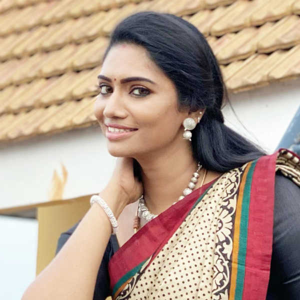 என்னைப் பார் அழகைப் பார் 